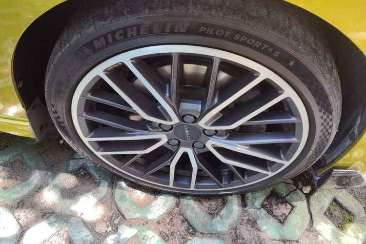 Used Lynk & Co 03 2019 03+ 2.0TD Automatic Performance Package Version Right Front Wheel Hub