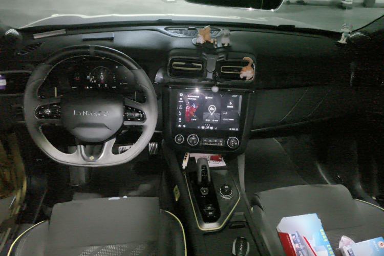 Used Lynk & Co 03 2019 03+ 2.0TD Automatic Wind-Chasing Edition Center Console