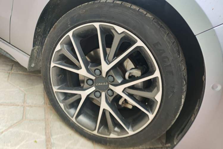 Used Lynk & Co 03 2019 2.0TD Automatic Jing Pro Edition Right Front Wheel Hub