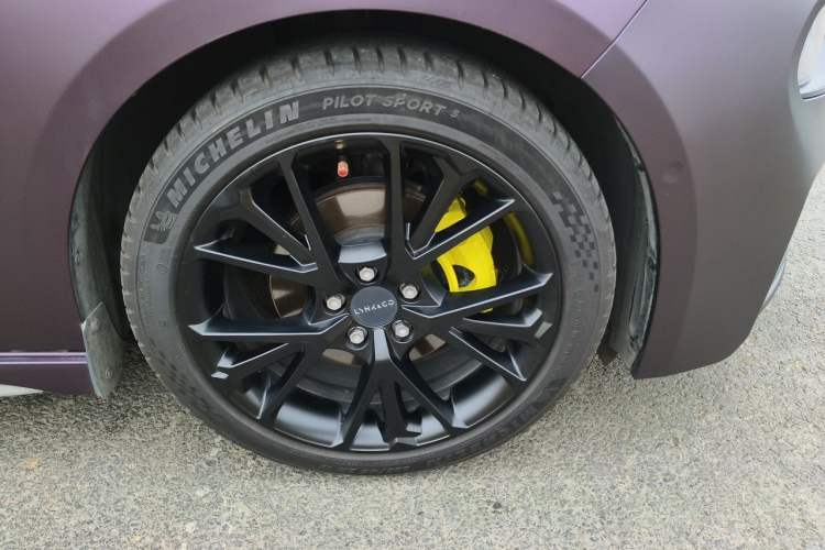 Used Lynk & Co 03 2019 1.5TD DCT JingPro Edition China VI Standard Right Front Wheel Hub