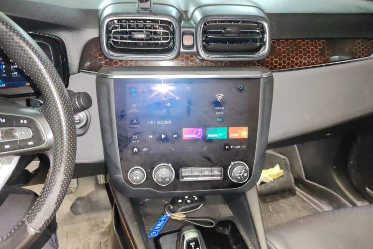 Used Lynk & Co 03 2019 1.5TD DCT JingPro Edition China VI Standard Audio And AC Panel