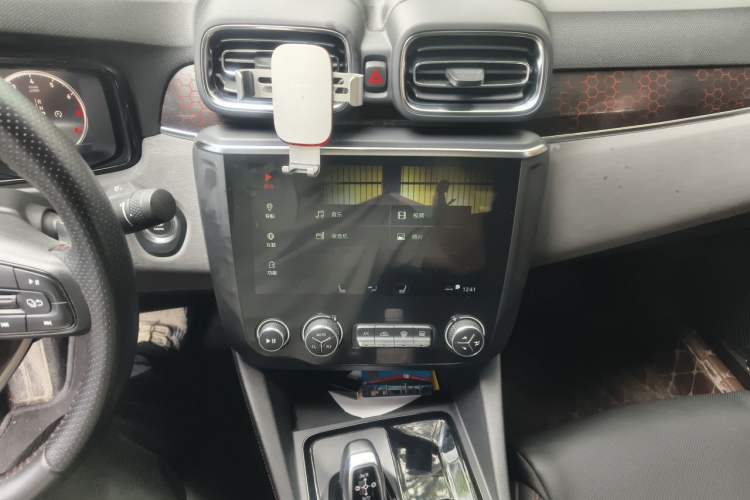 Used Lynk & Co 03 2019 2.0TD Automatic Trend Edition Audio And AC Panel
