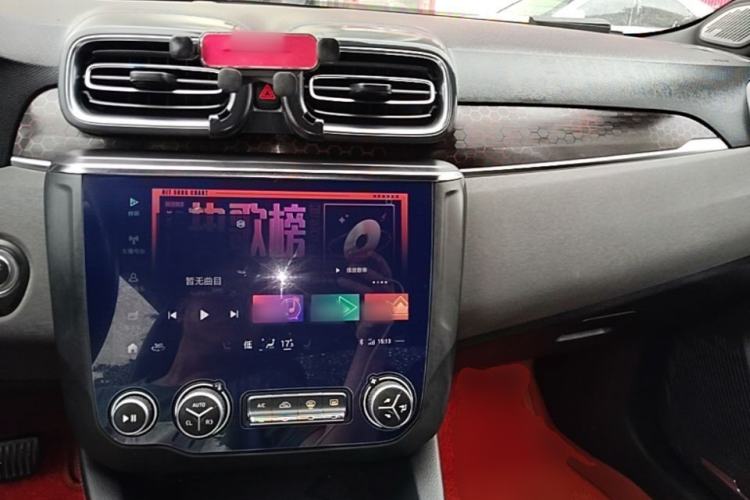 Used Lynk & Co 03 2019 2.0TD Automatic Jing Pro Edition Center Console