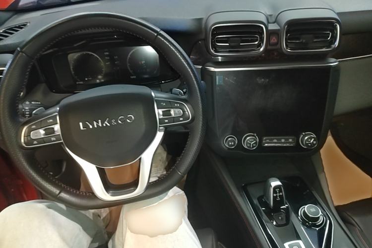 Used Lynk & Co 03 2019 2.0TD Automatic Jing Pro Edition Center Console