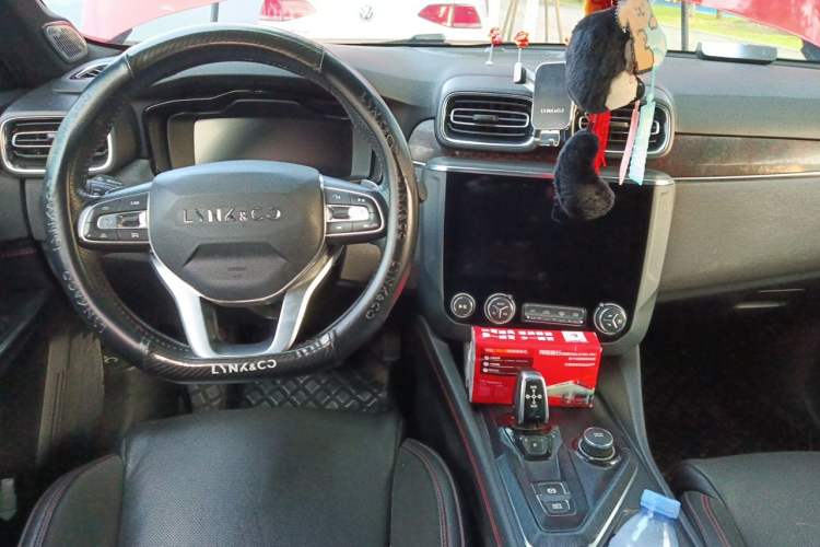 Used Lynk & Co 03 2019 1.5TD DCT JingPro Edition China VI Standard Center Console