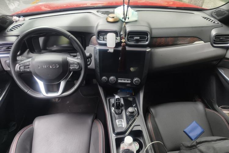 Used Lynk & Co 03 2019 2.0TD Automatic Trend Edition Center Console