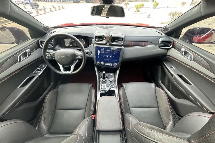 Used Lynk & Co 03 2019 2.0TD Automatic Trend Edition Center Console