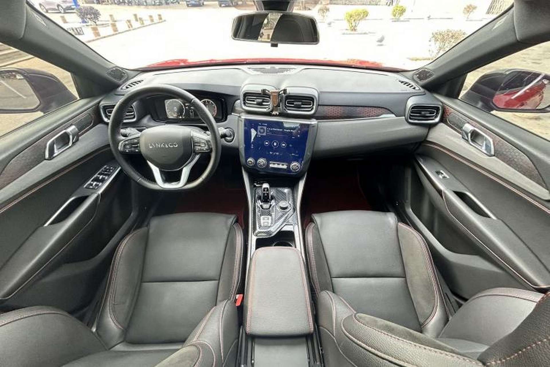 Used Lynk & Co 03 2019 2.0TD Automatic Trend Edition Center Console