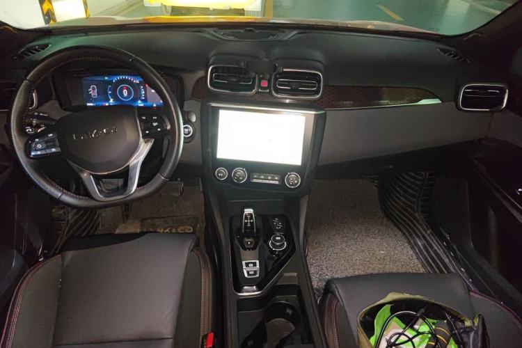 Used Lynk & Co 03 2019 2.0TD Automatic Trend Edition Center Console