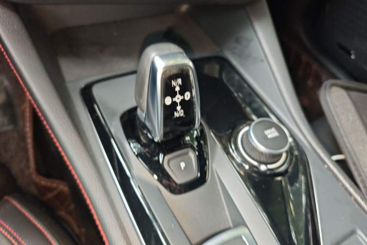 Used Lynk & Co 03 2019 1.5TD DCT JingPro Edition China VI Standard Gear Lever