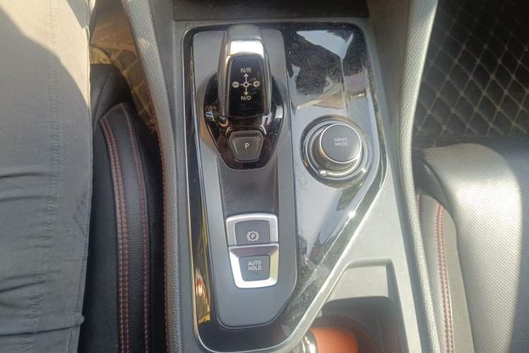 Used Lynk & Co 03 2019 2.0TD Automatic Jing Pro Edition Gear Lever
