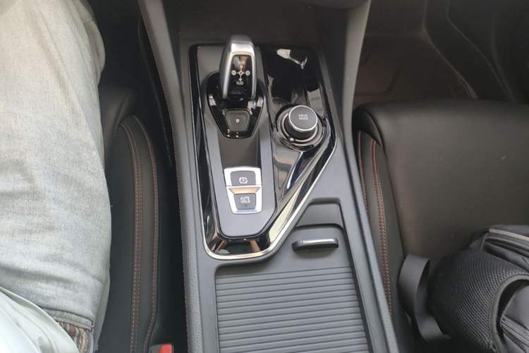 Used Lynk & Co 03 2019 1.5TD DCT JingPro Edition China VI Standard Gear Lever