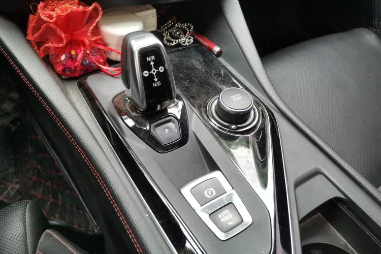 Used Lynk & Co 03 2019 1.5TD DCT JingPro Edition China VI Standard Gear Lever