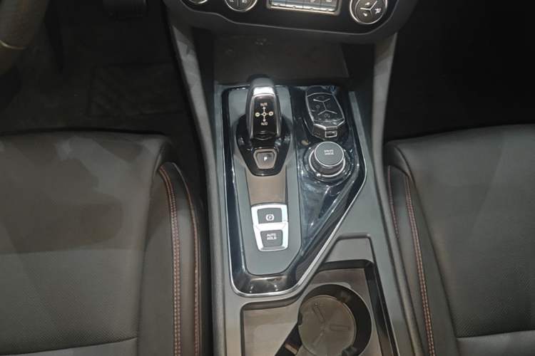 Used Lynk & Co 03 2019 1.5TD DCT JingPro Edition China VI Standard Gear Lever