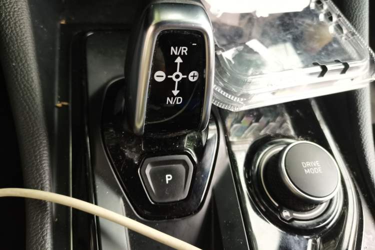 Used Lynk & Co 03 2019 1.5TD DCT JingPro Edition China VI Standard Gear Lever