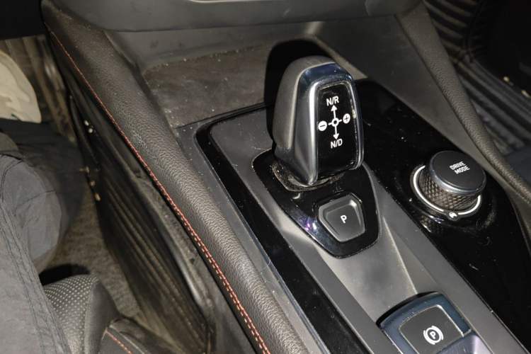 Used Lynk & Co 03 2019 1.5TD DCT JingPro Edition China VI Standard Gear Lever