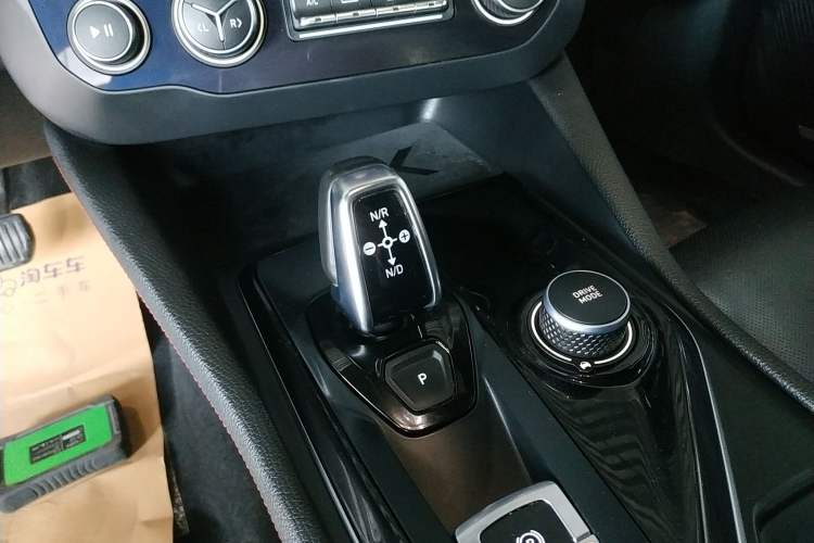 Used Lynk & Co 03 2019 1.5TD DCT JingPro Edition China VI Standard Gear Lever
