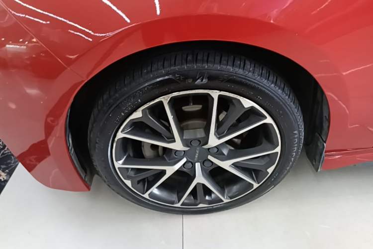 Used Lynk & Co 03 2019 2.0TD Automatic Jing Pro Edition Left Front Wheel Hub