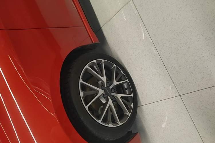 Used Lynk & Co 03 2019 2.0TD Automatic Jing Pro Edition Left Front Wheel Hub