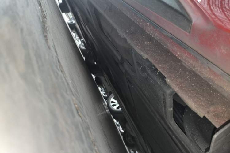 Used Lynk & Co 03 2019 2.0TD Automatic Trend Edition Left Side Sill