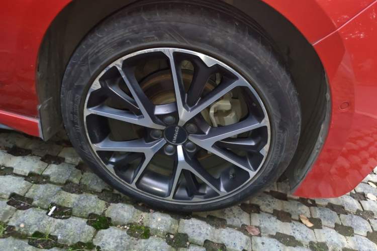 Used Lynk & Co 03 2019 2.0TD Automatic Jing Pro Edition Right Front Wheel Hub