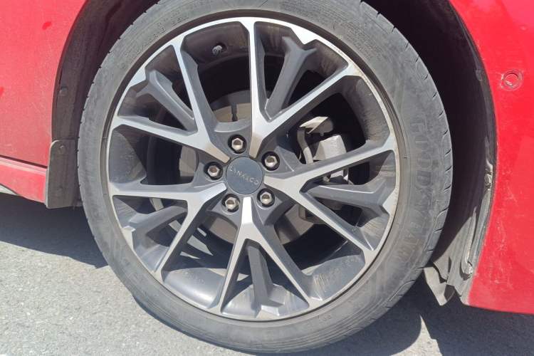 Used Lynk & Co 03 2019 2.0TD Automatic Jing Pro Edition Right Front Wheel Hub