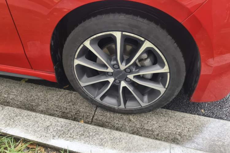 Used Lynk & Co 03 2019 2.0TD Automatic Trend Edition Right Front Wheel Hub