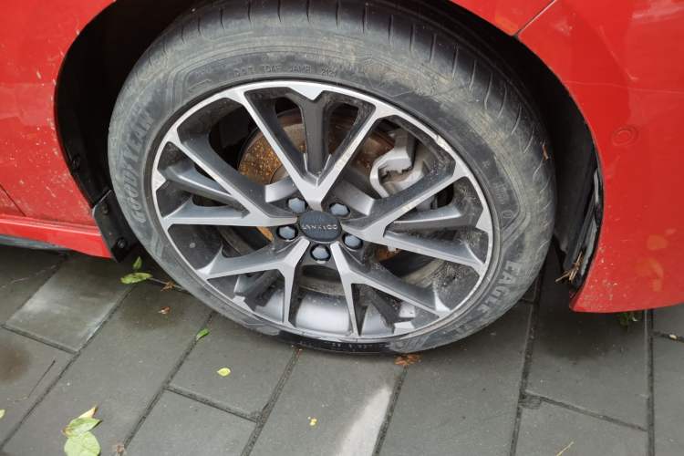 Used Lynk & Co 03 2019 1.5TD DCT JingPro Edition China VI Standard Right Front Wheel Hub