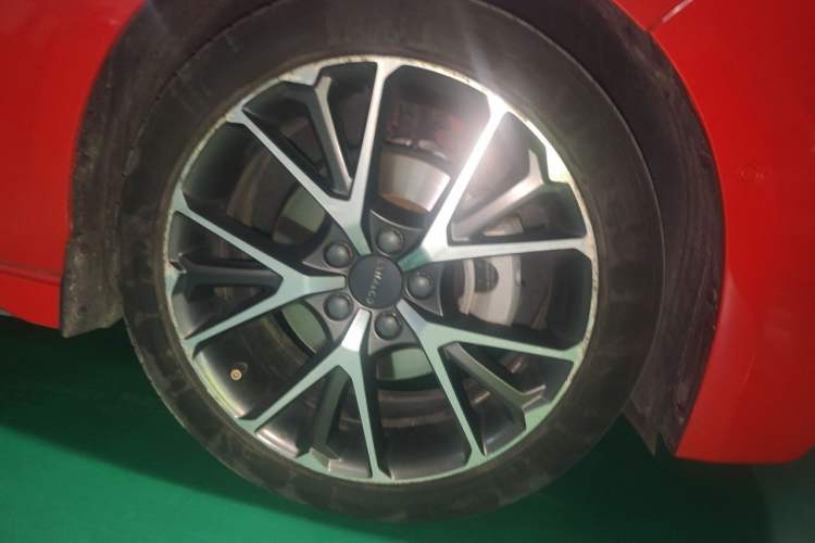 Used Lynk & Co 03 2019 2.0TD Automatic Jing Pro Edition Right Front Wheel Hub