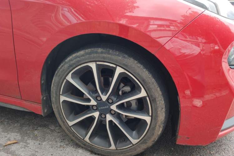 Used Lynk & Co 03 2019 2.0TD Automatic Trend Edition Right Front Wheel Hub