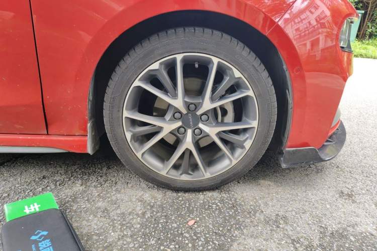 Used Lynk & Co 03 2019 2.0TD Automatic Jing Pro Edition Right Front Wheel Hub
