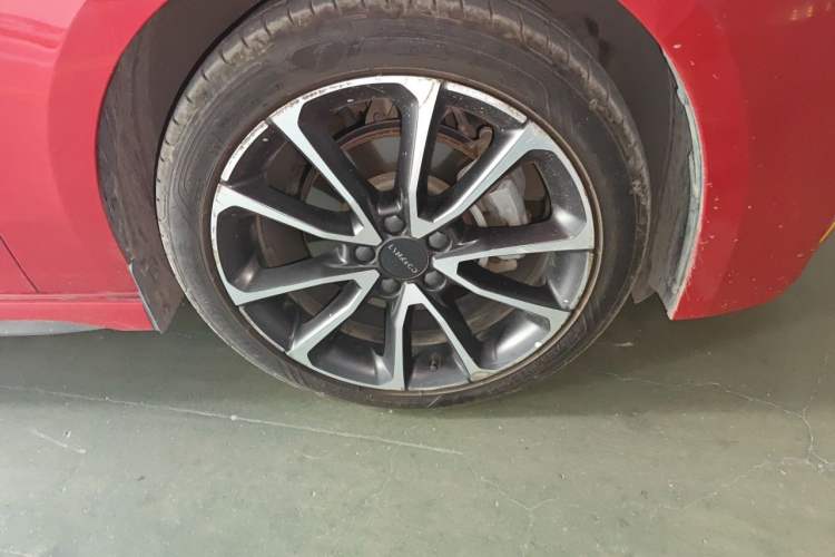Used Lynk & Co 03 2019 2.0TD Automatic Trend Edition Right Front Wheel Hub