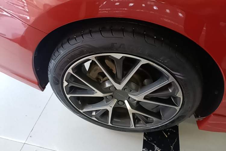 Used Lynk & Co 03 2019 2.0TD Automatic Jing Pro Edition Right Rear Wheel Hub