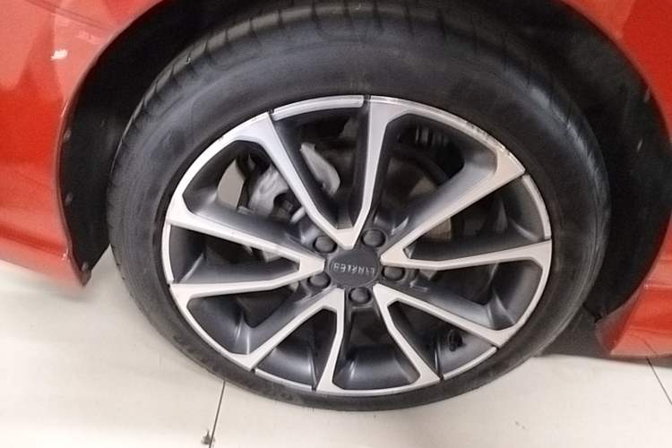 Used Lynk & Co 03 2019 2.0TD Automatic Trend Edition Right Rear Wheel Hub