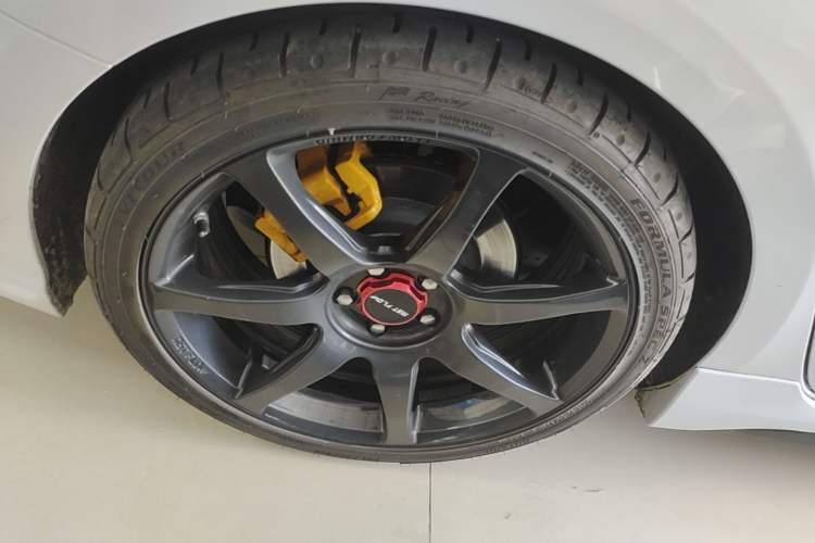 Used Lynk & Co 03 2019 03+ 2.0TD Automatic Wind-Chasing Edition Right Rear Wheel Hub
