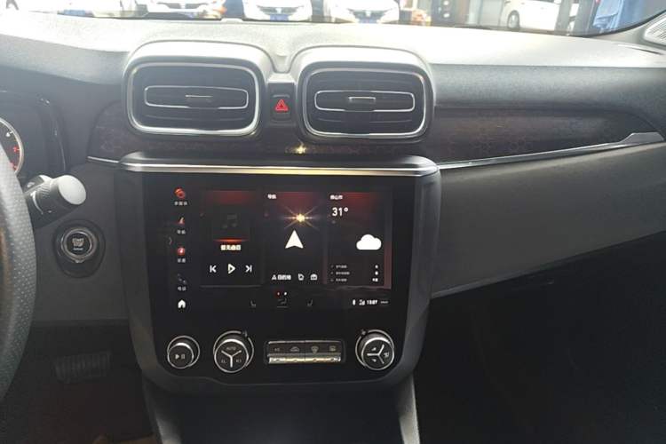 Used Lynk & Co 03 2019 1.5TD DCT JingPro Edition China VI Standard Audio And AC Panel