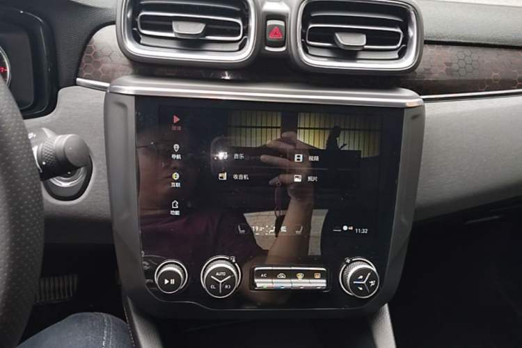 Used Lynk & Co 03 2019 1.5TD DCT Sport Edition China VI Standard Audio And AC Panel
