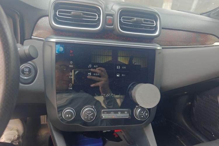 Used Lynk & Co 03 2019 2.0TD Automatic Trend Edition Audio And AC Panel