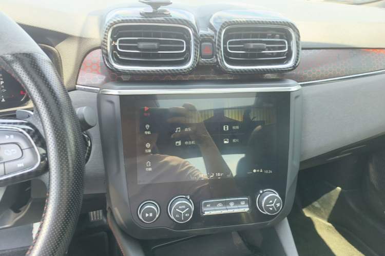 Used Lynk & Co 03 2019 1.5TD DCT Sport Edition China VI Standard Audio And AC Panel