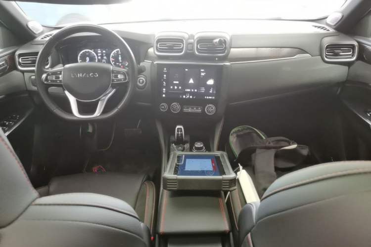 Used Lynk & Co 03 2019 2.0TD Automatic Jing Pro Edition Center Console