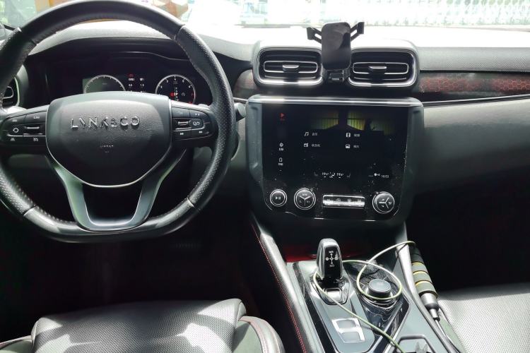 Used Lynk & Co 03 2019 2.0TD Automatic Trend Edition Center Console