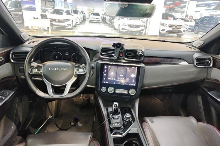 Used Lynk & Co 03 2019 2.0TD Automatic Jing Pro Edition Center Console