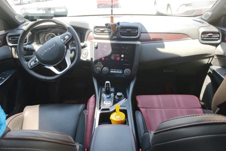 Used Lynk & Co 03 2019 2.0TD Automatic Jing Pro Edition Center Console