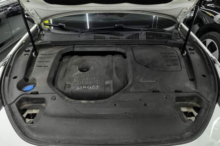 Used Lynk & Co 03 2019 2.0TD Automatic Jing Pro Edition Engine Bay