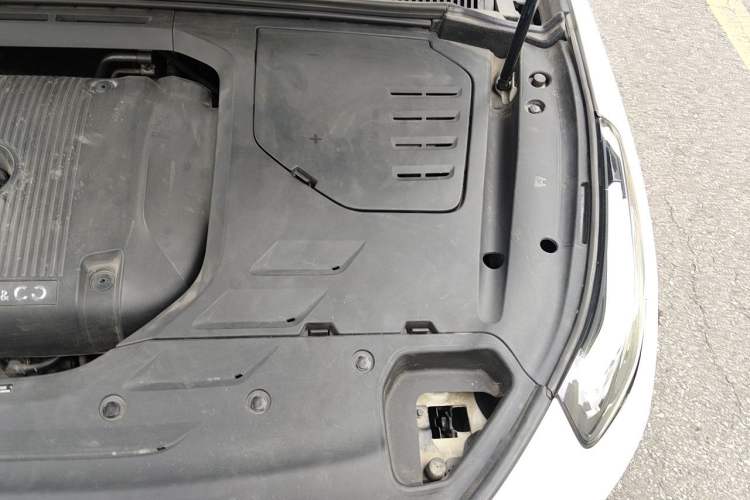 Used Lynk & Co 03 2019 2.0TD Automatic Jing Pro Edition Engine Bay Left