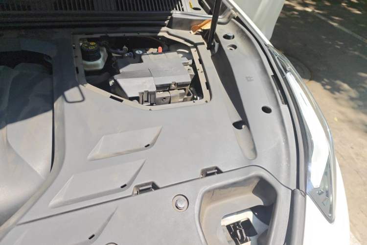 Used Lynk & Co 03 2019 2.0TD Automatic Jing Pro Edition Engine Bay Left