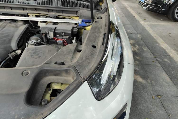 Used Lynk & Co 03 2019 03+ 2.0TD Automatic Wind-Chasing Edition Engine Bay Left