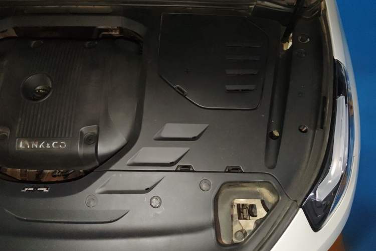 Used Lynk & Co 03 2019 2.0TD Automatic Jing Pro Edition Engine Bay Left