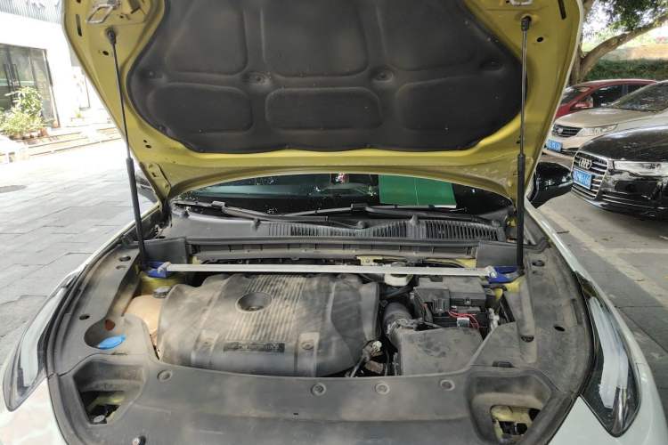 Used Lynk & Co 03 2019 03+ 2.0TD Automatic Wind-Chasing Edition Engine Bay