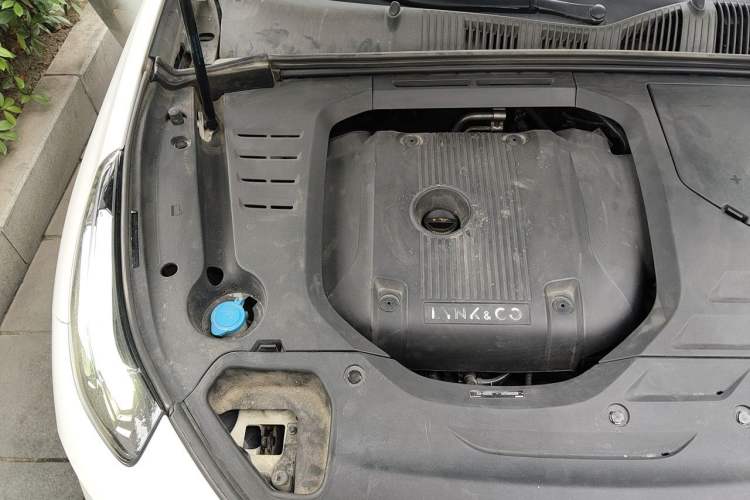 Used Lynk & Co 03 2019 2.0TD Automatic Jing Pro Edition Engine Bay Right